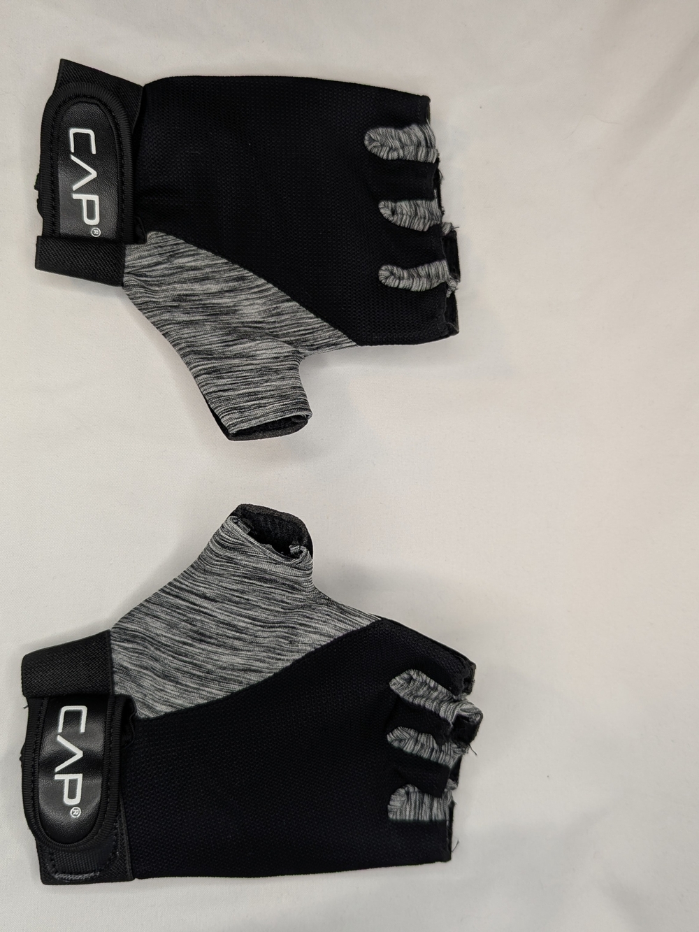 Women's Half-Finger Workout Gloves in Black and Gray